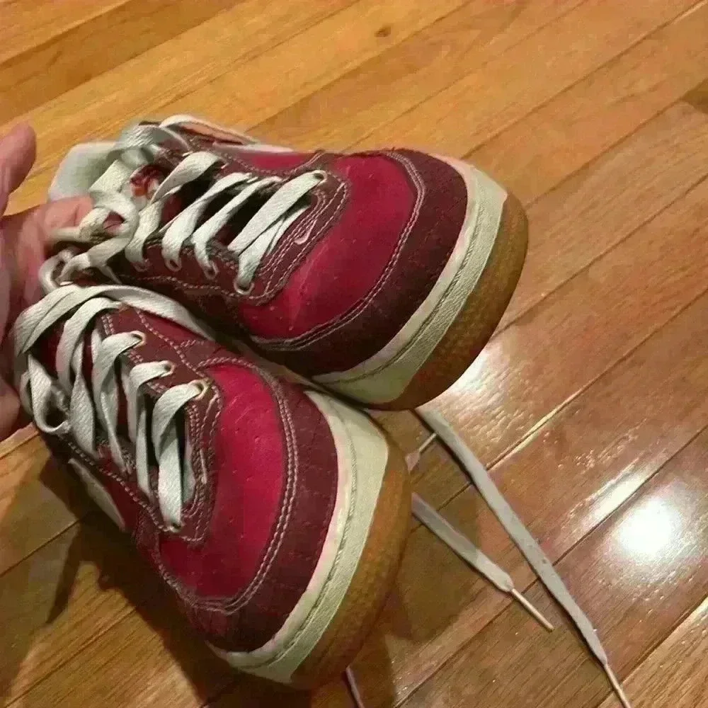 Burgundy Nike Air Force One size 6 1/2